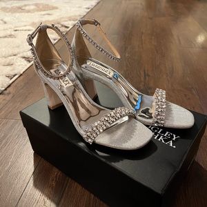 Badgley Mischka Heels Size 7.5